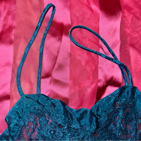 Vintage Victoria’s Secret Gold Label Completely Lace Elegant Ruffle Bodysuit - Picture 3 of 16